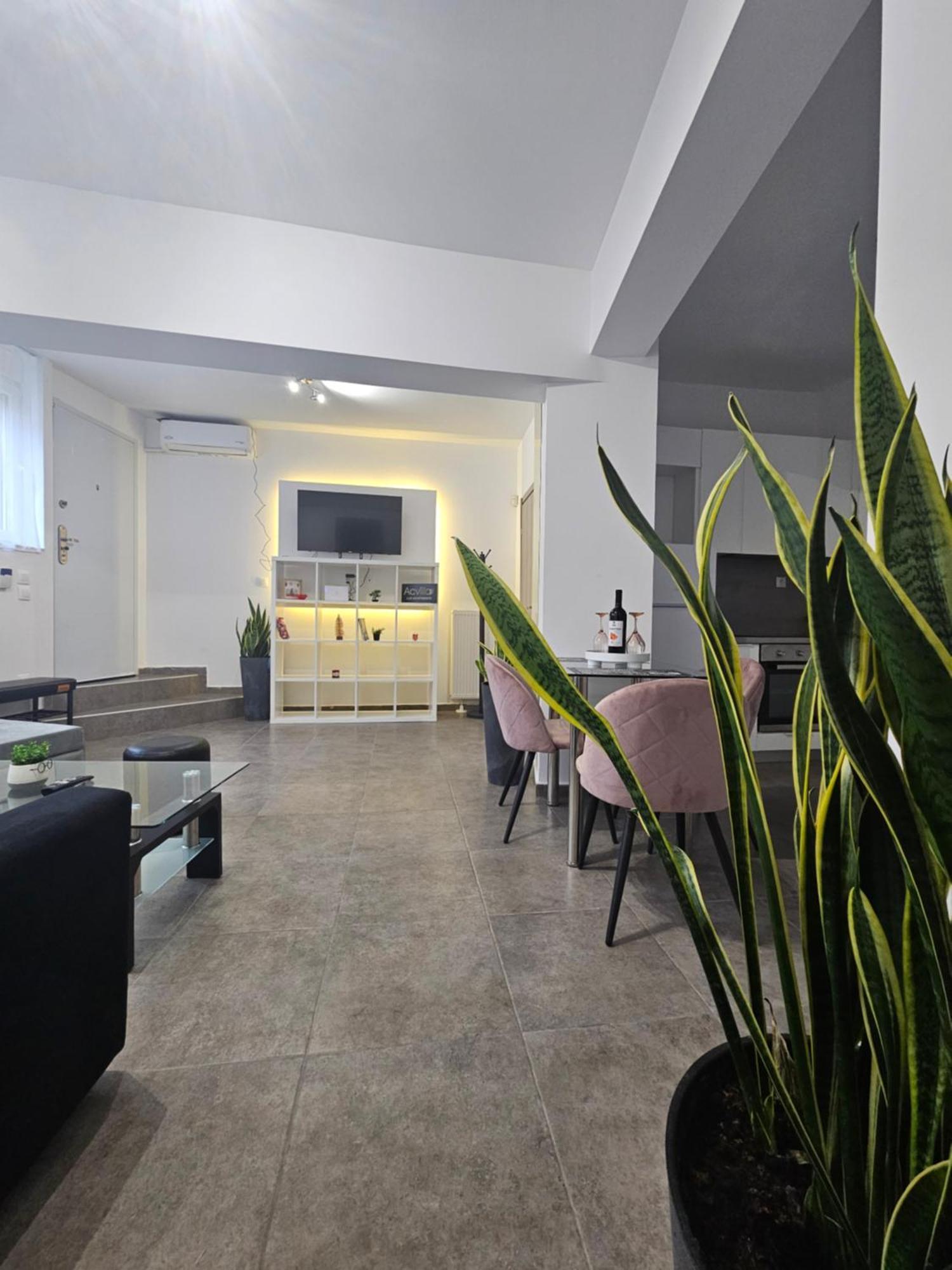 Acvi Lux - Center *